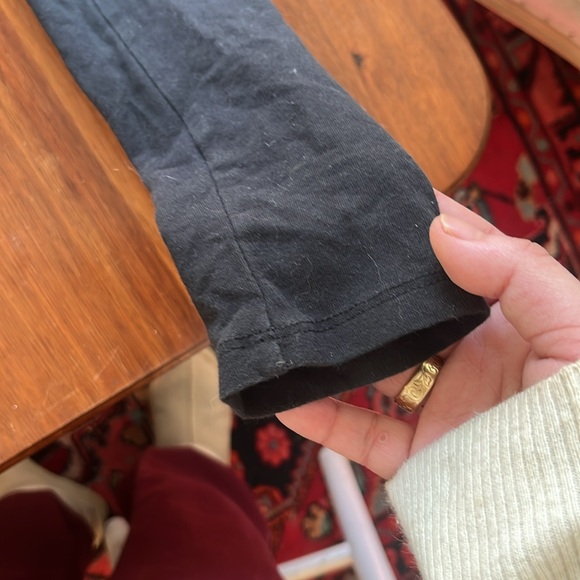 Black cropped tight fitting top! Size S - Picture 4 of 4